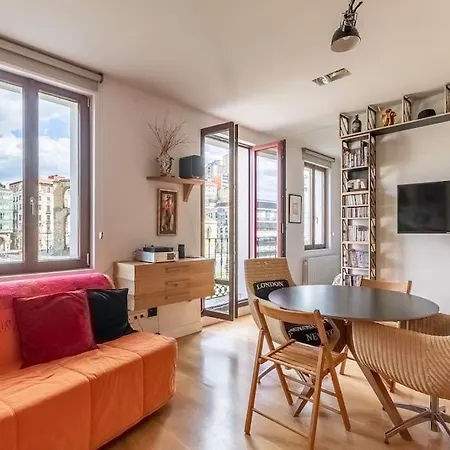 Central Spot With River View Bilbao